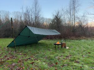 Tarp setup met een mooi uitzicht