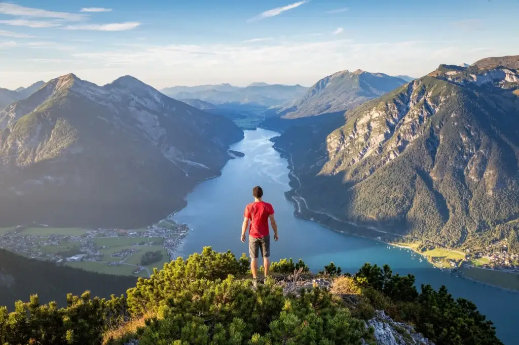 Prachtig uitzicht in Oostenrijk vanaf een berg.