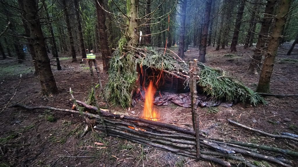 Natuurlijke shelter in de Franse Ardennen.
